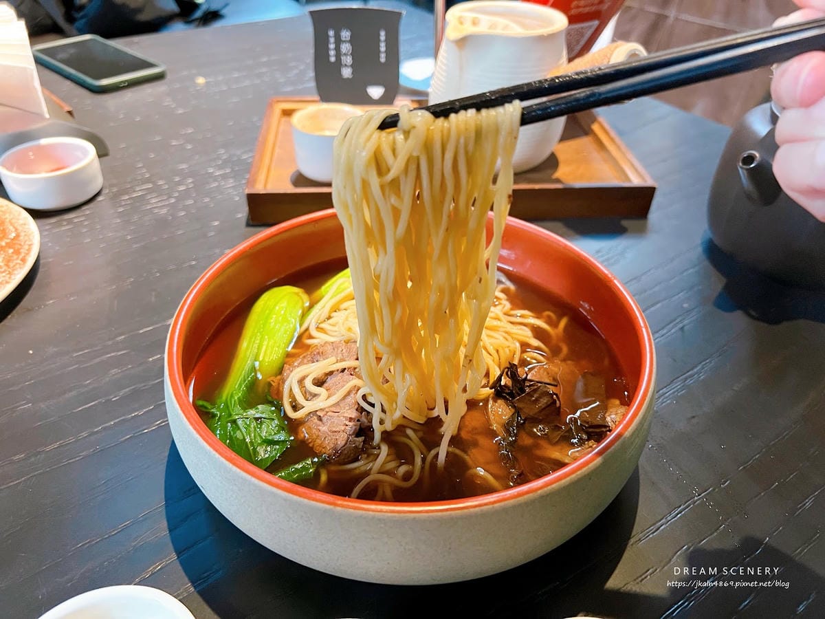 台北▴松山區│老宅倉庫中的時髦創意茶飲料裡│一茶一瓦 一號糧