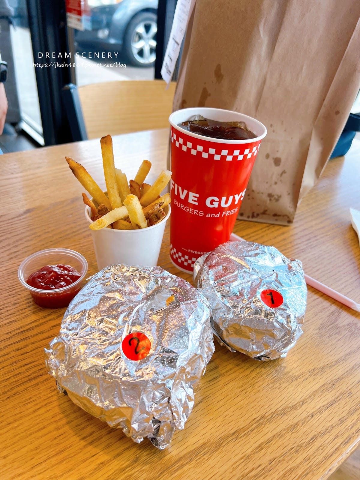 【美國-Arizona】美國必吃速食│邊剝花生邊等餐!最道地的美味 │Five Guys - 第4張圖 【美國-Arizona】美國必吃速食│邊剝花生邊等餐!最道地的美味 │Five Guys