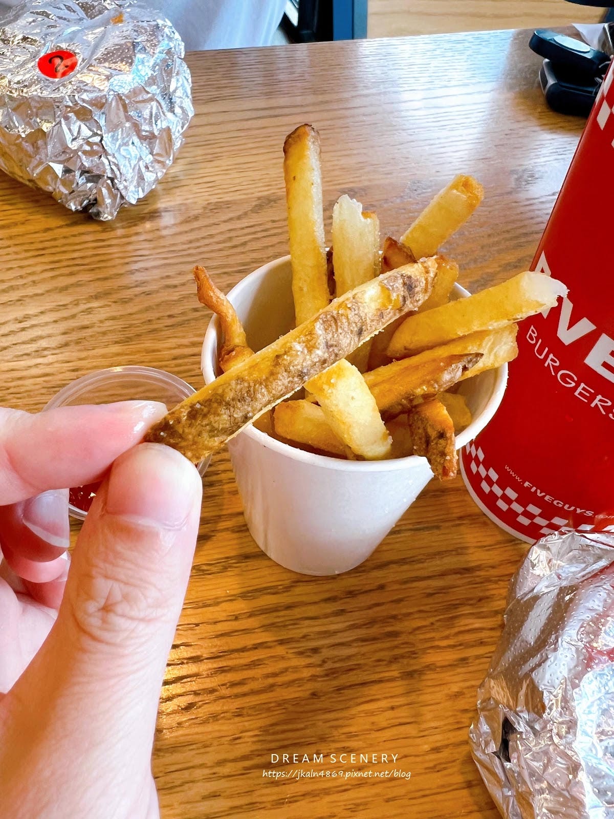 【美國-Arizona】美國必吃速食│邊剝花生邊等餐!最道地的美味 │Five Guys - 第5張圖 【美國-Arizona】美國必吃速食│邊剝花生邊等餐!最道地的美味 │Five Guys