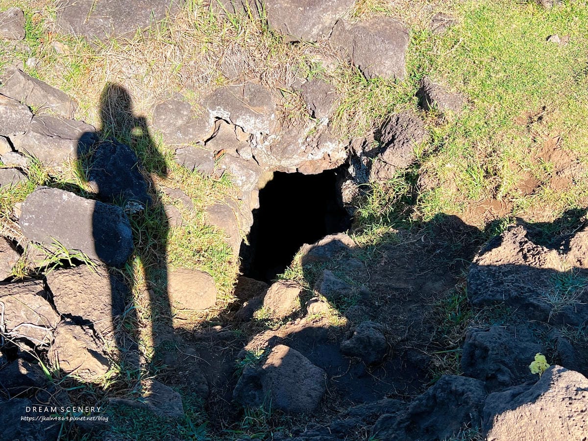 【智利-Easter Island】復活節島上著名的天然洞穴 【智利-Easter Island】復活節島上著名的天然洞穴