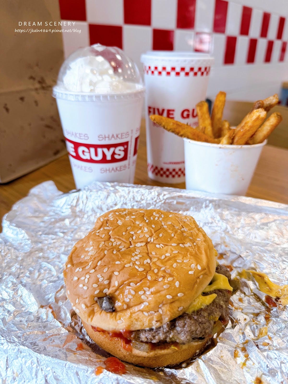 【美國-Arizona】美國必吃速食│邊剝花生邊等餐!最道地的美味 │Five Guys - 第7張圖 【美國-Arizona】美國必吃速食│邊剝花生邊等餐!最道地的美味 │Five Guys