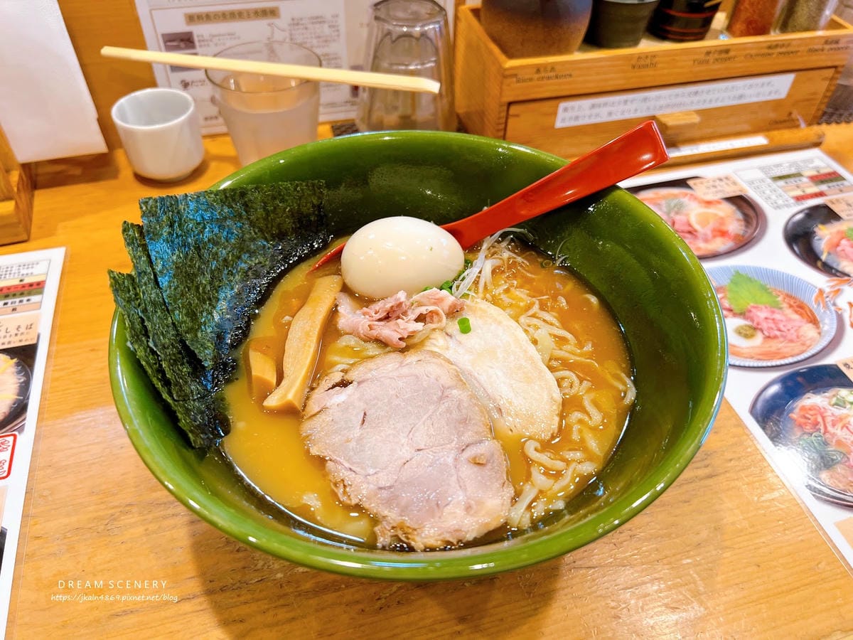 【日本-東京】人氣極高的魚介系拉麵名店│烤飛魚鹽味拉麵│焼き 【日本-東京】人氣極高的魚介系拉麵名店│烤飛魚鹽味拉麵│焼き