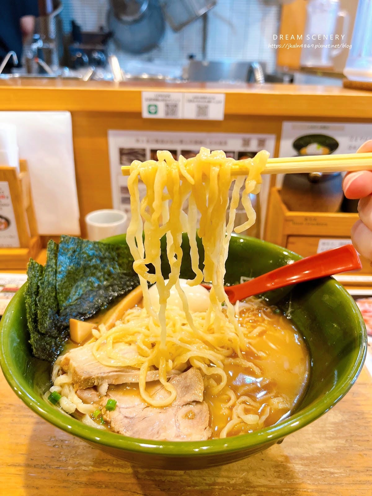 【日本-東京】人氣極高的魚介系拉麵名店│烤飛魚鹽味拉麵│焼き 【日本-東京】人氣極高的魚介系拉麵名店│烤飛魚鹽味拉麵│焼き