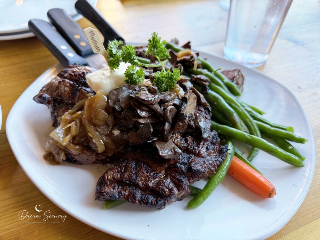 【美國-Arizona】Sedona 紅岩美景觀餐廳│必吃肋排&兩人點餐攻略 │Open Range Grill and Tavern - 第7張圖 【美國-Arizona】Sedona 紅岩美景觀餐廳│必吃肋排&兩人點餐攻略 │Open Range Grill and Tavern