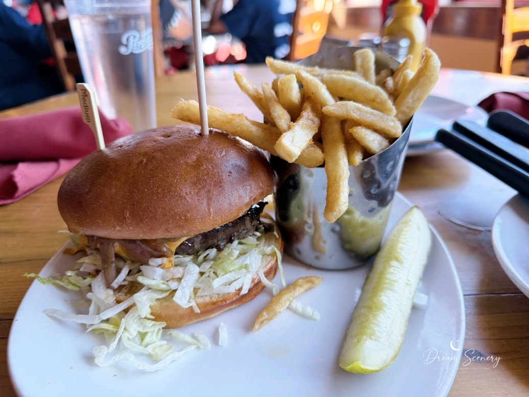 【美國-Arizona】Sedona 紅岩美景觀餐廳│必吃肋排&兩人點餐攻略 │Open Range Grill and Tavern - 第11張圖 【美國-Arizona】Sedona 紅岩美景觀餐廳│必吃肋排&兩人點餐攻略 │Open Range Grill and Tavern