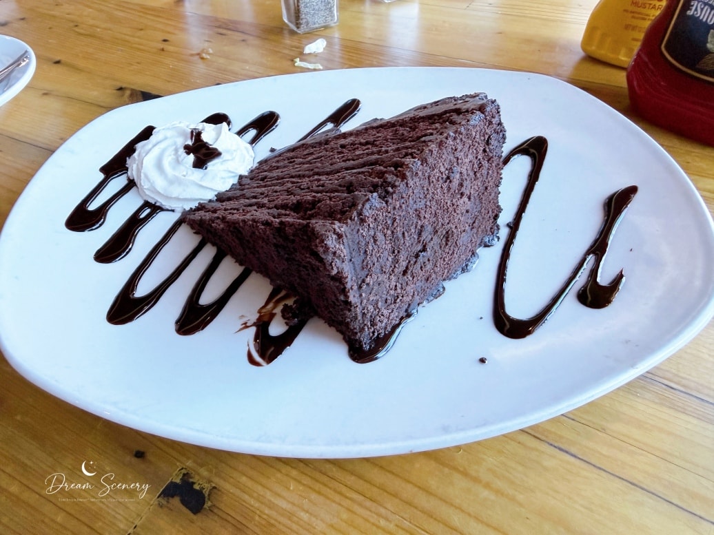 【美國-Arizona】Sedona 紅岩美景觀餐廳│必吃肋排&兩人點餐攻略 │Open Range Grill and Tavern - 第13張圖 【美國-Arizona】Sedona 紅岩美景觀餐廳│必吃肋排&兩人點餐攻略 │Open Range Grill and Tavern