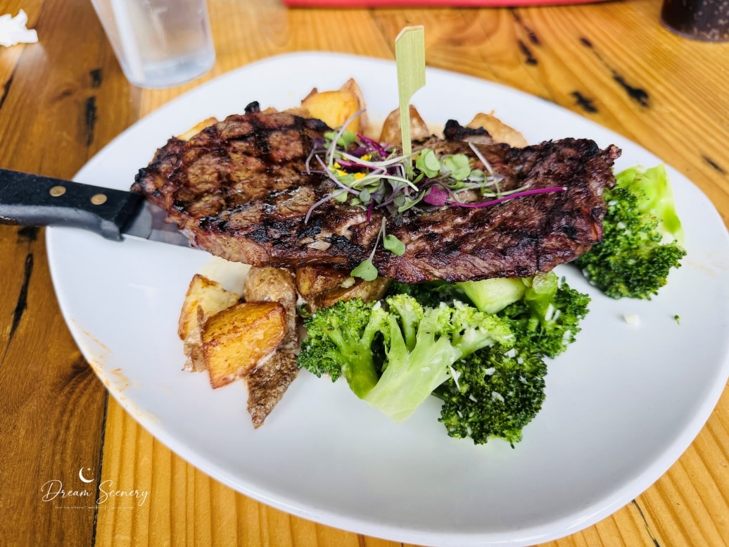 【美國-Arizona】Sedona 紅岩美景觀餐廳│必吃肋排&兩人點餐攻略 │Open Range Grill and Tavern - 第8張圖 【美國-Arizona】Sedona 紅岩美景觀餐廳│必吃肋排&兩人點餐攻略 │Open Range Grill and Tavern