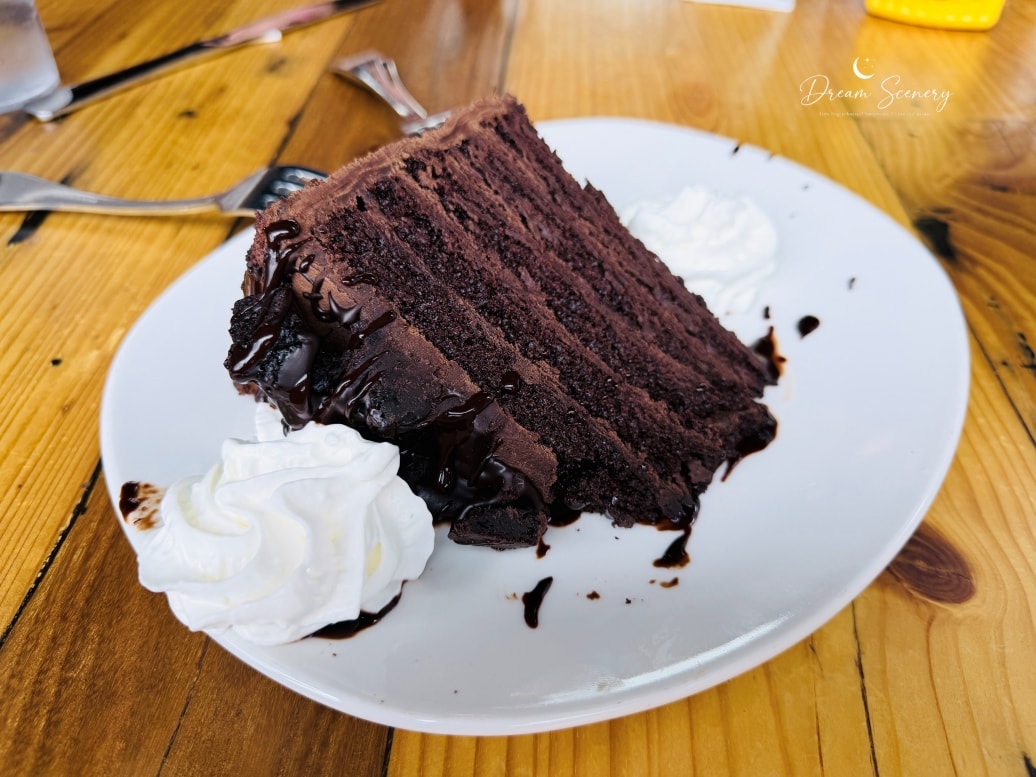 【美國-Arizona】Sedona 紅岩美景觀餐廳│必吃肋排&兩人點餐攻略 │Open Range Grill and Tavern - 第14張圖 【美國-Arizona】Sedona 紅岩美景觀餐廳│必吃肋排&兩人點餐攻略 │Open Range Grill and Tavern
