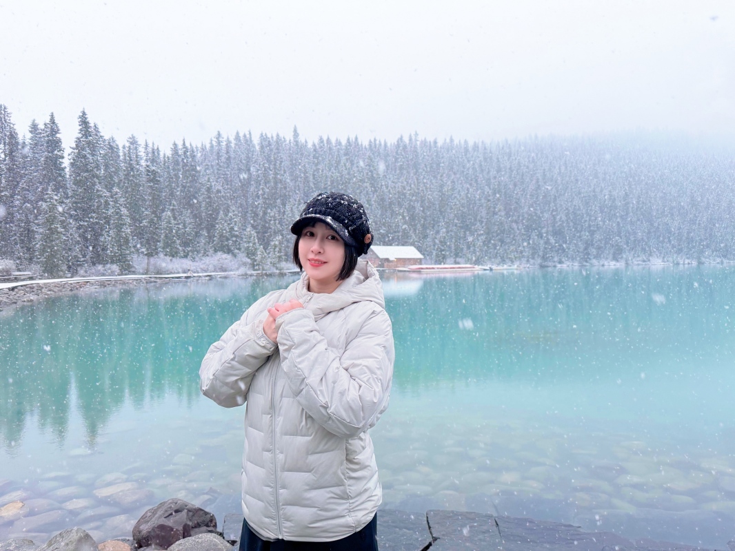 【加拿大-Banff】Fairmont Chateau Lake Louise湖畔散步｜在雪山與湖景之間享受片刻寧靜