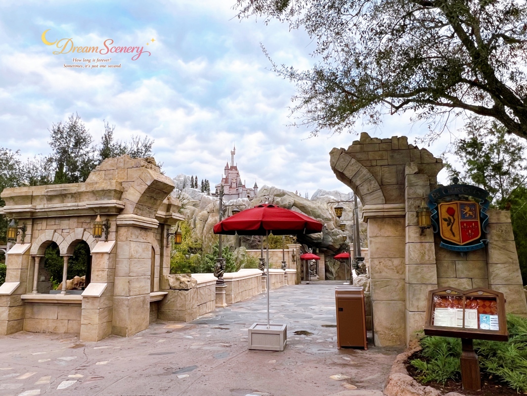 【美國 Florida】2024 Be Our Guest Restaurant|走進美女與野獸城堡用餐!訂位、菜單推薦與野獸見面體驗 - 第2張圖 【美國 Florida】2024 Be Our Guest Restaurant|走進美女與野獸城堡用餐!訂位、菜單推薦與野獸見面體驗