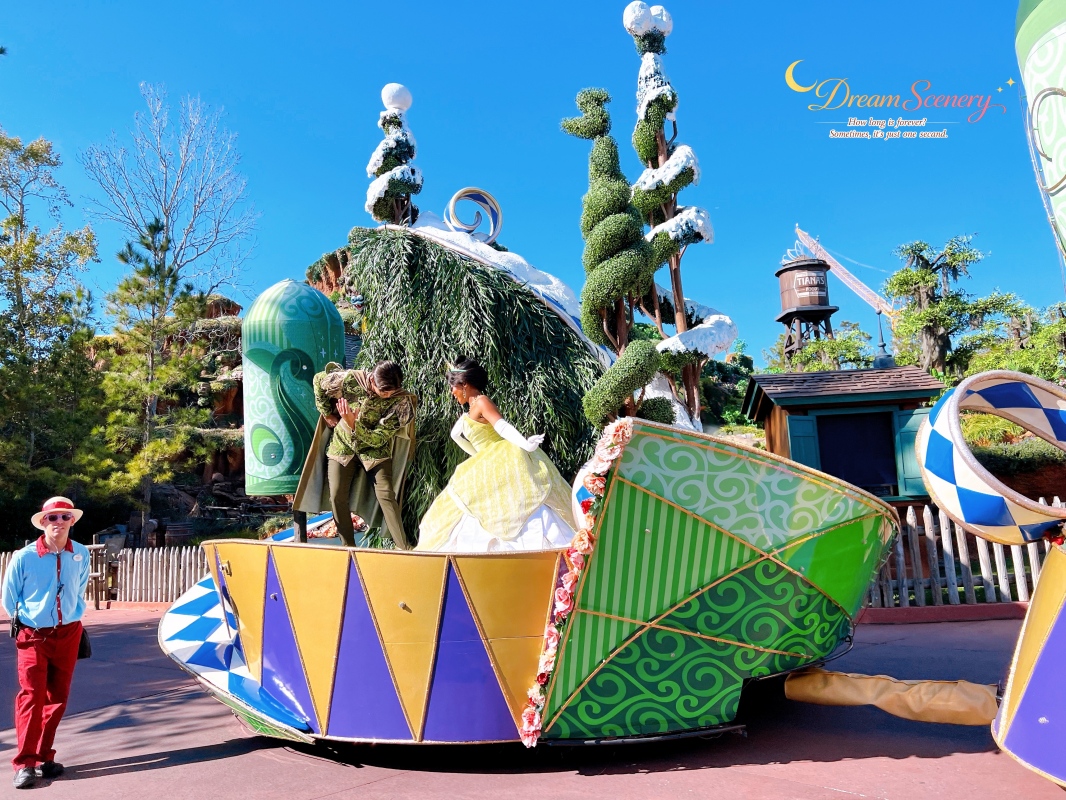 【美國 Florida】2024 Magic Kingdom表演|Mickey’s Once Upon a Christmastime Parade - 第3張圖 【美國 Florida】2024 Magic Kingdom表演|Mickey’s Once Upon a Christmastime Parade