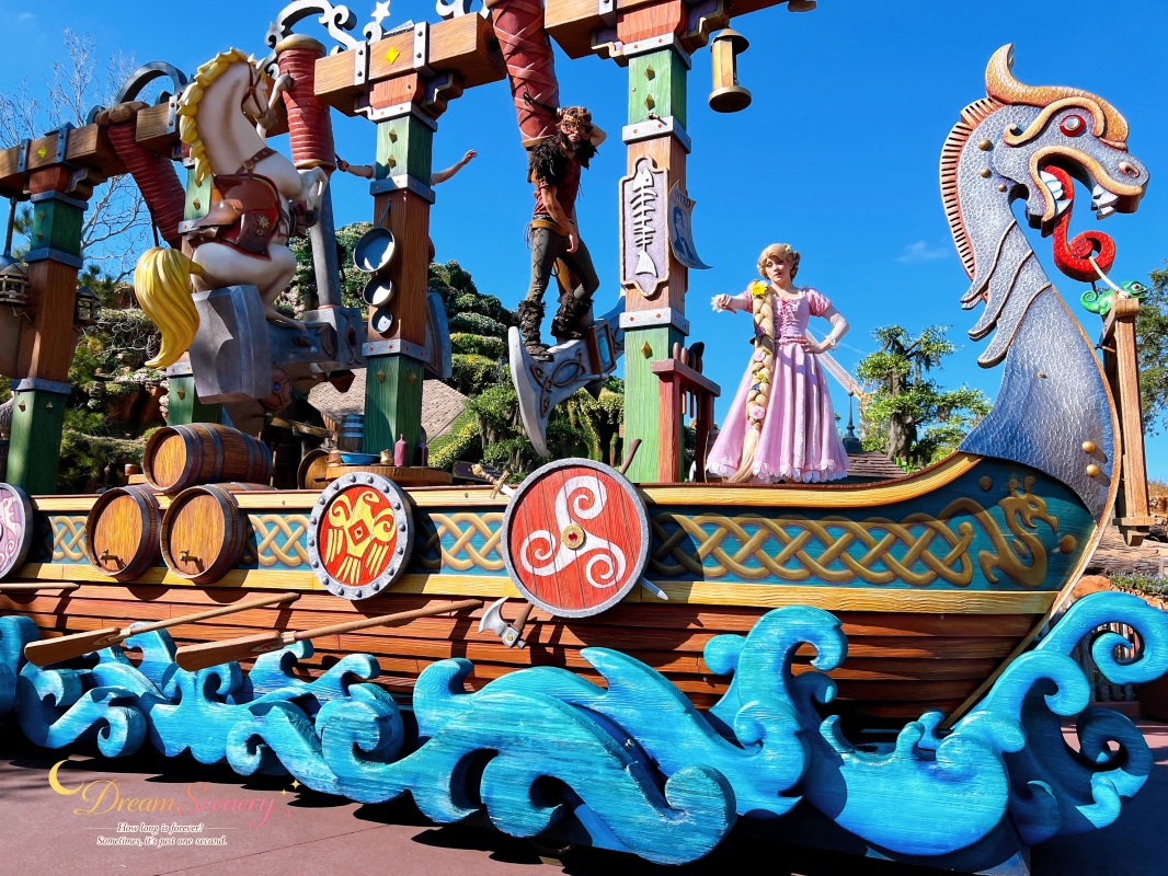 【美國 Florida】2024 Magic Kingdom表演|Mickey’s Once Upon a Christmastime Parade - 第6張圖 【美國 Florida】2024 Magic Kingdom表演|Mickey’s Once Upon a Christmastime Parade