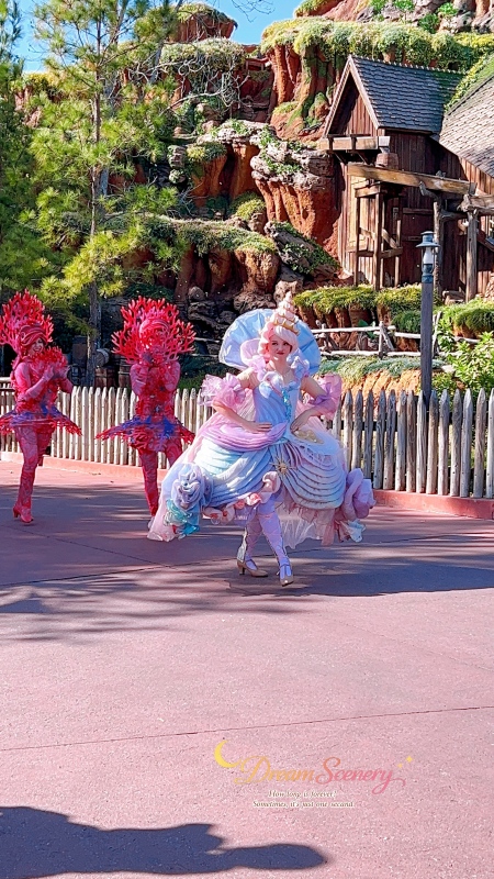 【美國 Florida】2024 Magic Kingdom表演｜Mickey’s Once Upon a Christmastime Parade