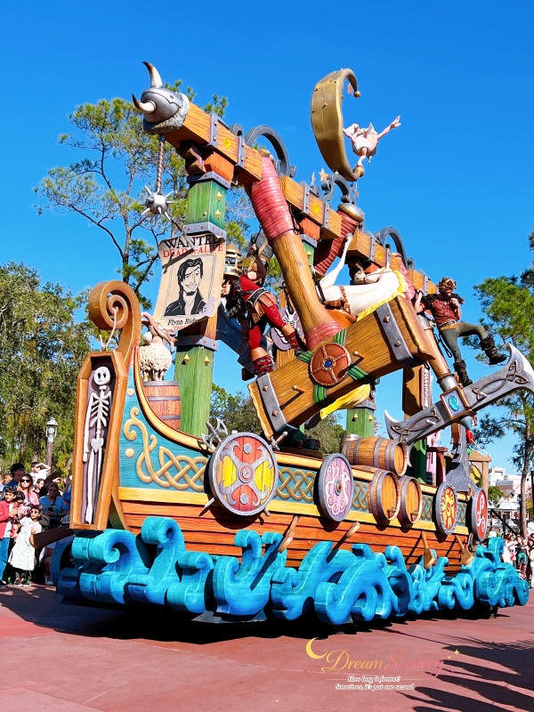 【美國 Florida】2024 Magic Kingdom表演|Mickey’s Once Upon a Christmastime Parade - 第8張圖 【美國 Florida】2024 Magic Kingdom表演|Mickey’s Once Upon a Christmastime Parade