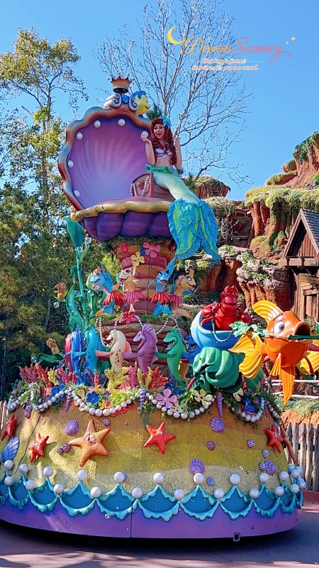 【美國 Florida】2024 Magic Kingdom表演|Mickey’s Once Upon a Christmastime Parade - 第11張圖 【美國 Florida】2024 Magic Kingdom表演|Mickey’s Once Upon a Christmastime Parade