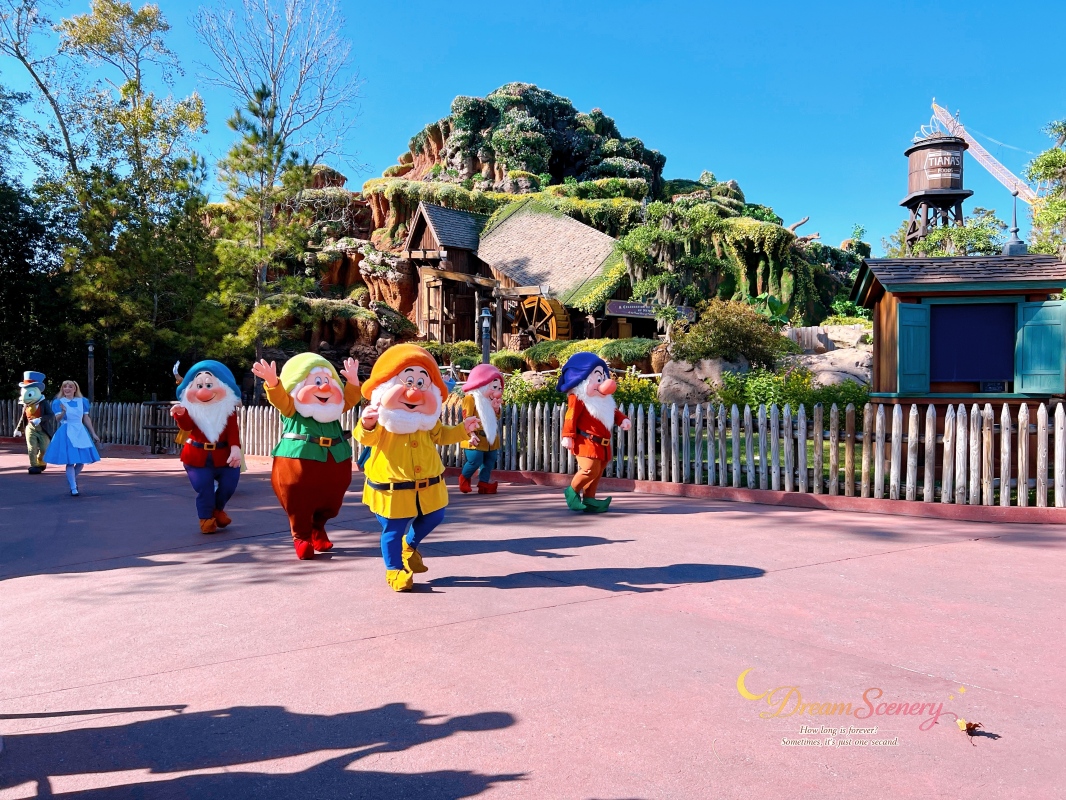 【美國 Florida】2024 Magic Kingdom表演|Mickey’s Once Upon a Christmastime Parade - 第17張圖 【美國 Florida】2024 Magic Kingdom表演|Mickey’s Once Upon a Christmastime Parade