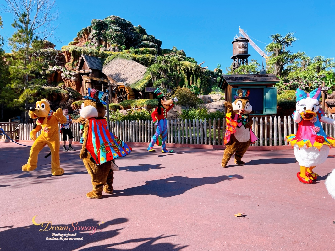 【美國 Florida】2024 Magic Kingdom表演|Mickey’s Once Upon a Christmastime Parade - 第20張圖 【美國 Florida】2024 Magic Kingdom表演|Mickey’s Once Upon a Christmastime Parade