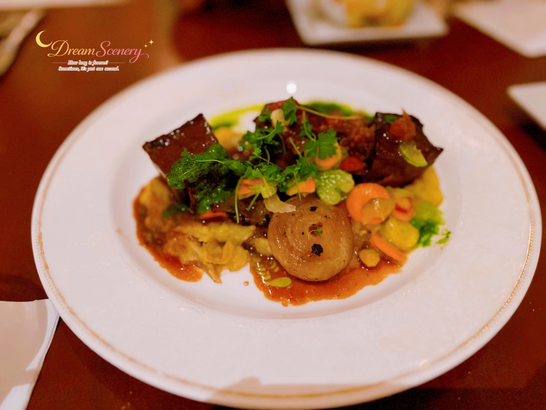 【美國 Florida】2024 Be Our Guest Restaurant|走進美女與野獸城堡用餐!訂位、菜單推薦與野獸見面體驗 - 第34張圖 【美國 Florida】2024 Be Our Guest Restaurant|走進美女與野獸城堡用餐!訂位、菜單推薦與野獸見面體驗
