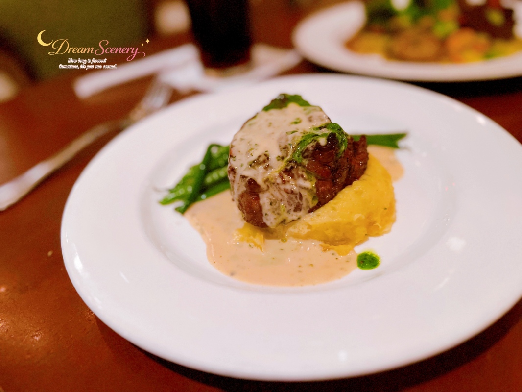 【美國 Florida】2024 Be Our Guest Restaurant|走進美女與野獸城堡用餐!訂位、菜單推薦與野獸見面體驗 - 第36張圖 【美國 Florida】2024 Be Our Guest Restaurant|走進美女與野獸城堡用餐!訂位、菜單推薦與野獸見面體驗