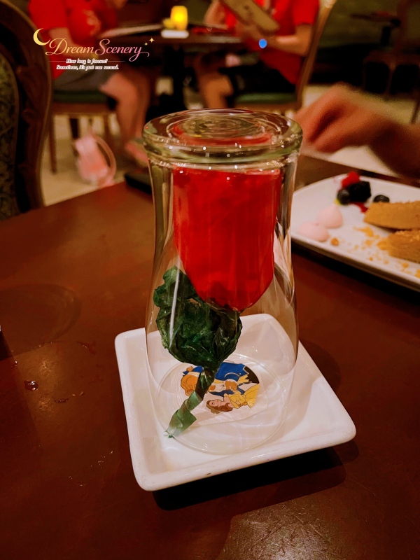 【美國 Florida】2024 Be Our Guest Restaurant|走進美女與野獸城堡用餐!訂位、菜單推薦與野獸見面體驗 - 第29張圖 【美國 Florida】2024 Be Our Guest Restaurant|走進美女與野獸城堡用餐!訂位、菜單推薦與野獸見面體驗