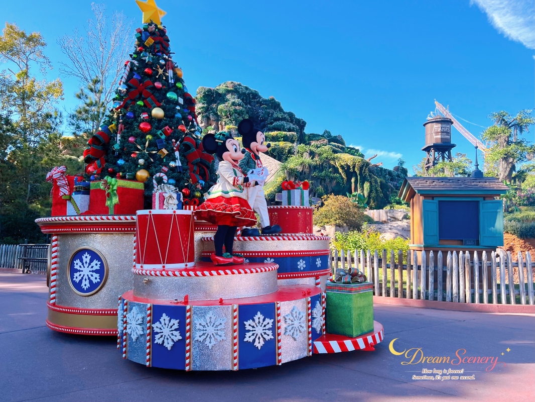 【美國 Florida】2024 Magic Kingdom表演|Mickey’s Once Upon a Christmastime Parade - 第27張圖 【美國 Florida】2024 Magic Kingdom表演|Mickey’s Once Upon a Christmastime Parade