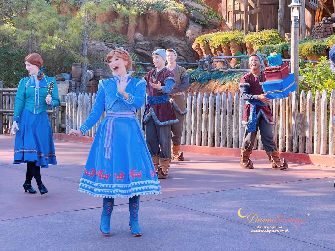 【美國 Florida】2024 Magic Kingdom表演|Mickey’s Once Upon a Christmastime Parade - 第29張圖 【美國 Florida】2024 Magic Kingdom表演|Mickey’s Once Upon a Christmastime Parade