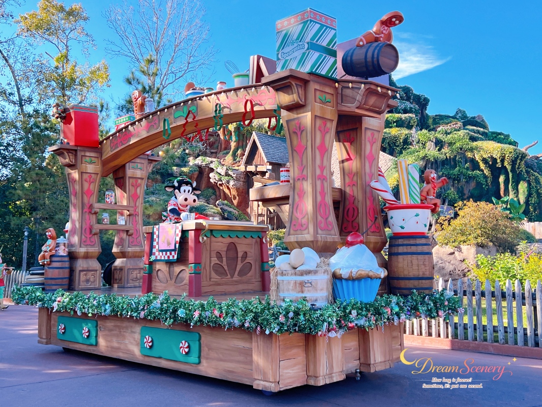 【美國 Florida】2024 Magic Kingdom表演|Mickey’s Once Upon a Christmastime Parade - 第37張圖 【美國 Florida】2024 Magic Kingdom表演|Mickey’s Once Upon a Christmastime Parade