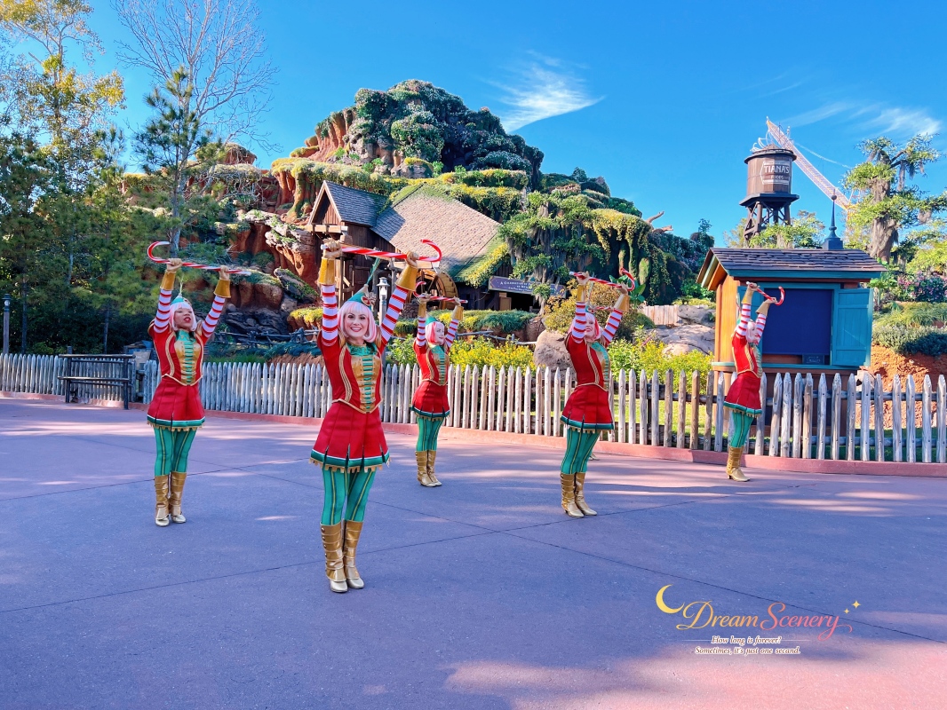 【美國 Florida】2024 Magic Kingdom表演|Mickey’s Once Upon a Christmastime Parade - 第38張圖 【美國 Florida】2024 Magic Kingdom表演|Mickey’s Once Upon a Christmastime Parade