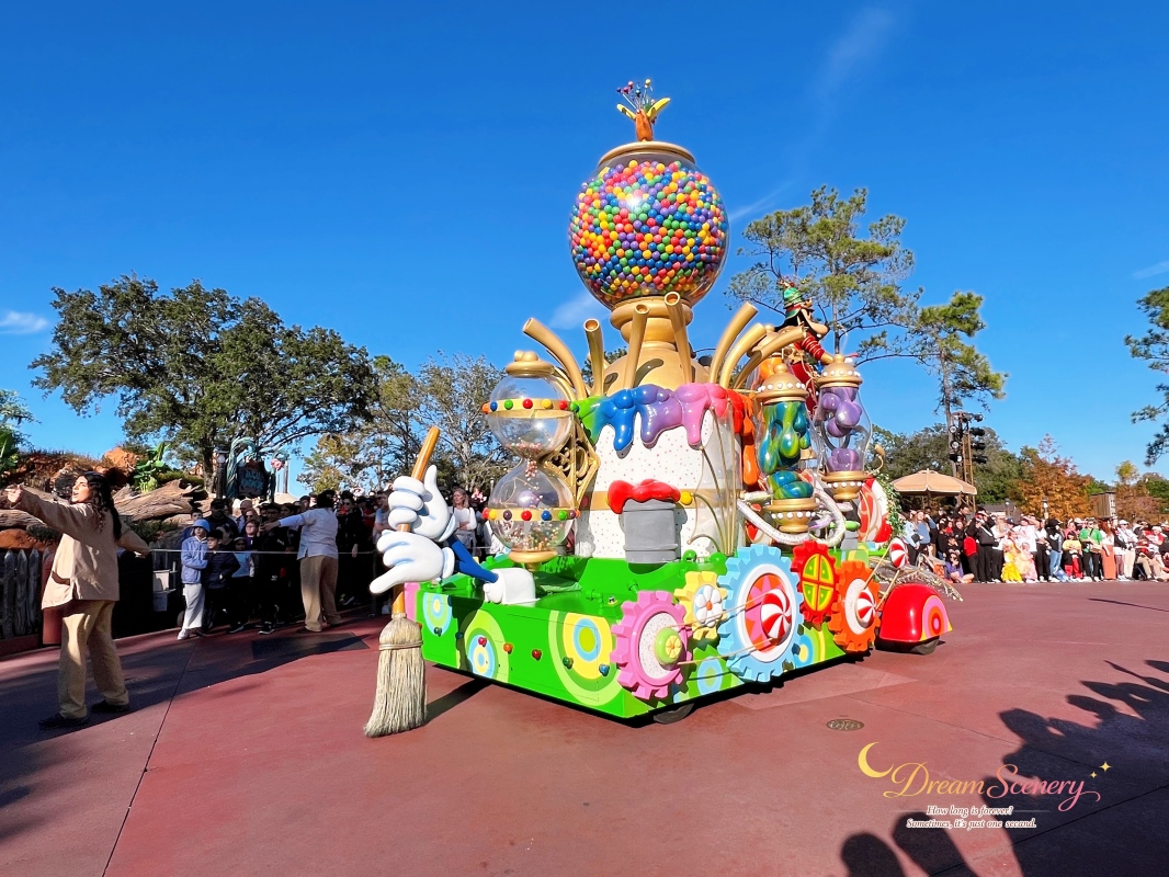 【美國 Florida】2024 Magic Kingdom表演|Mickey’s Once Upon a Christmastime Parade - 第40張圖 【美國 Florida】2024 Magic Kingdom表演|Mickey’s Once Upon a Christmastime Parade