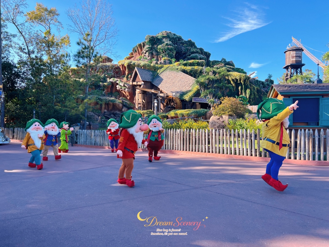 【美國 Florida】2024 Magic Kingdom表演|Mickey’s Once Upon a Christmastime Parade - 第41張圖 【美國 Florida】2024 Magic Kingdom表演|Mickey’s Once Upon a Christmastime Parade