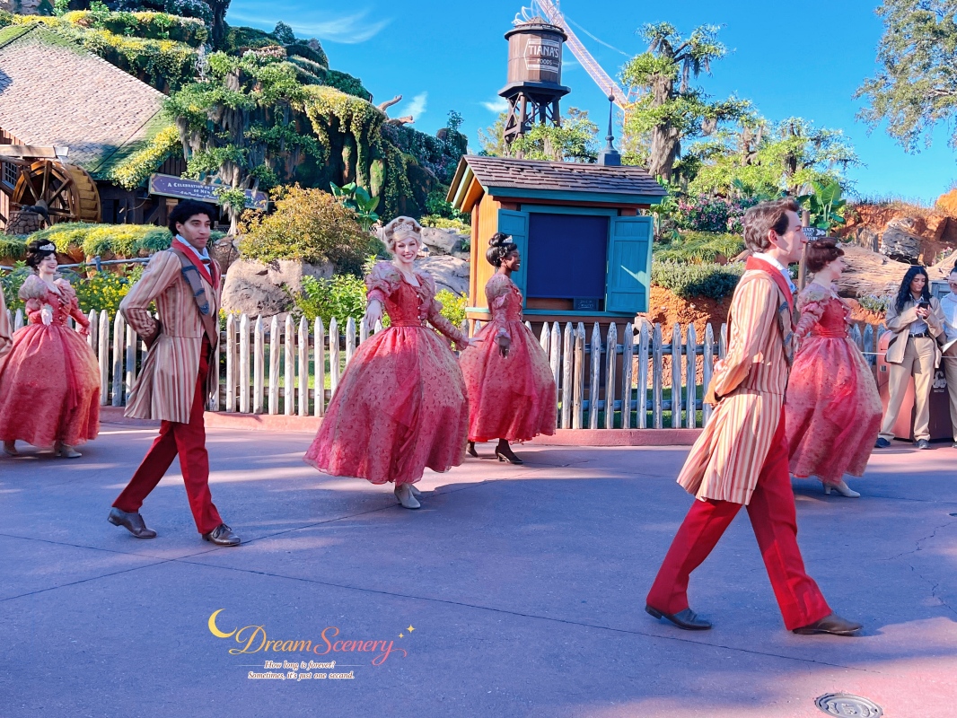 【美國 Florida】2024 Magic Kingdom表演|Mickey’s Once Upon a Christmastime Parade - 第45張圖 【美國 Florida】2024 Magic Kingdom表演|Mickey’s Once Upon a Christmastime Parade