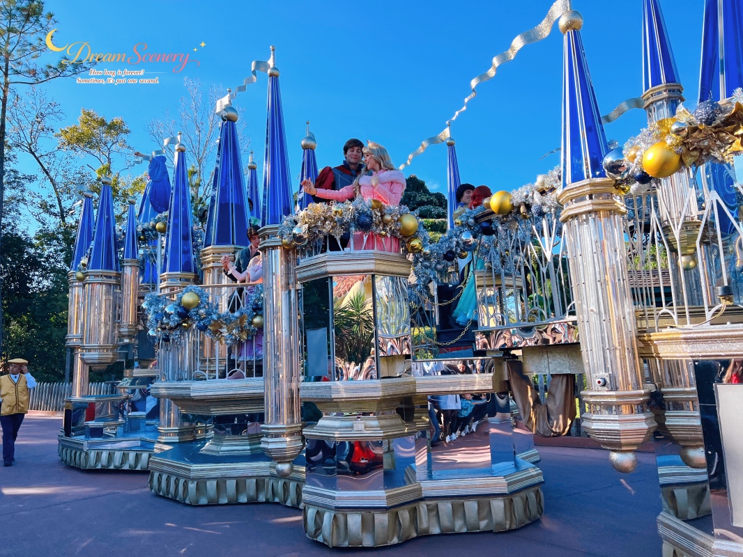 【美國 Florida】2024 Magic Kingdom表演|Mickey’s Once Upon a Christmastime Parade - 第47張圖 【美國 Florida】2024 Magic Kingdom表演|Mickey’s Once Upon a Christmastime Parade