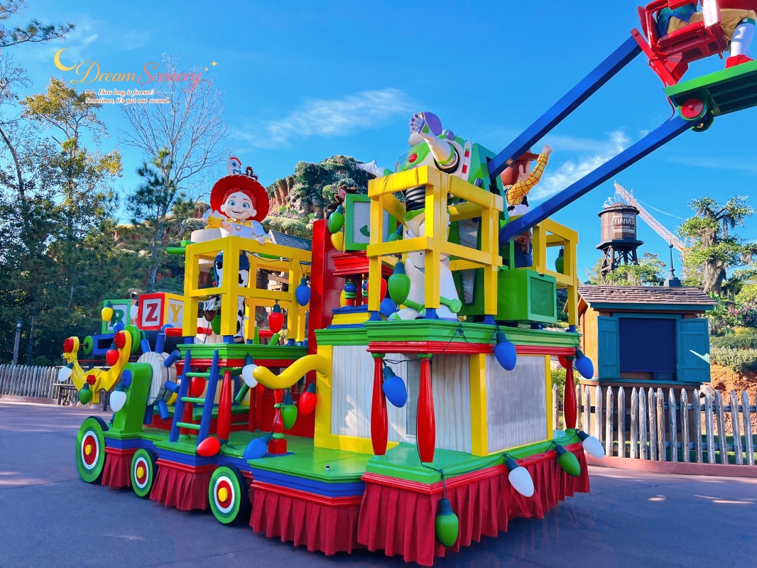 【美國 Florida】2024 Magic Kingdom表演|Mickey’s Once Upon a Christmastime Parade - 第52張圖 【美國 Florida】2024 Magic Kingdom表演|Mickey’s Once Upon a Christmastime Parade