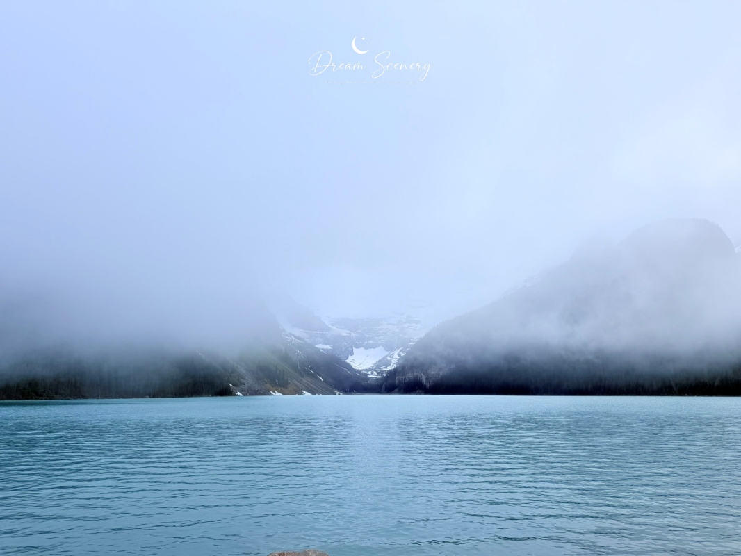 【加拿大-Banff】Fairmont Chateau Lake Louise湖畔散步｜在雪山與湖景之間享受片刻寧靜