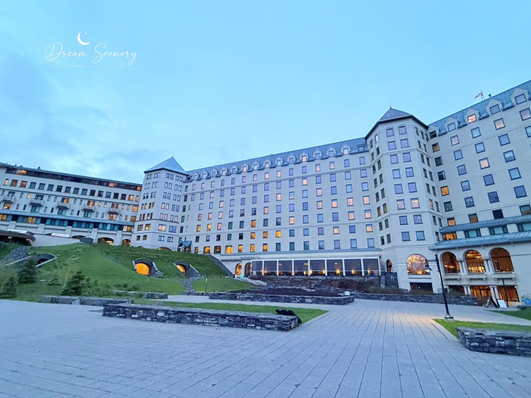 【加拿大-Banff】Fairmont Chateau Lake Louise湖畔散步｜在雪山與湖景之間享受片刻寧靜
