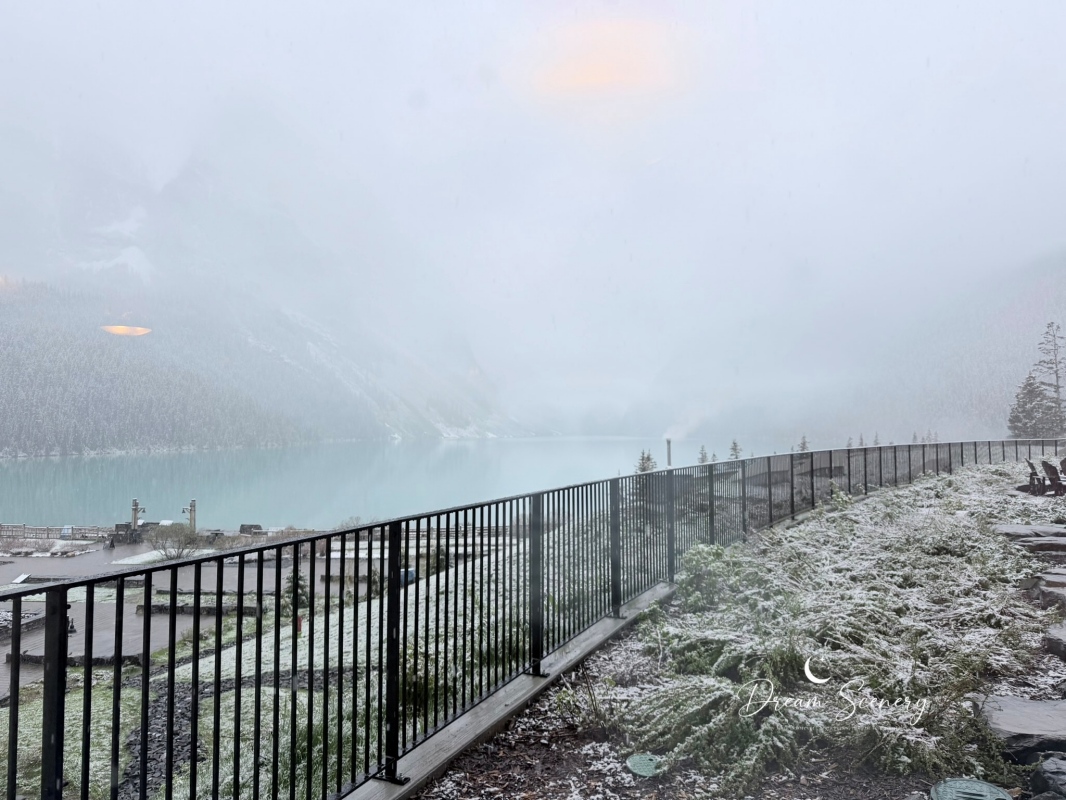 【加拿大-Banff】Fairmont Chateau Lake Louise湖畔散步｜在雪山與湖景之間享受片刻寧靜