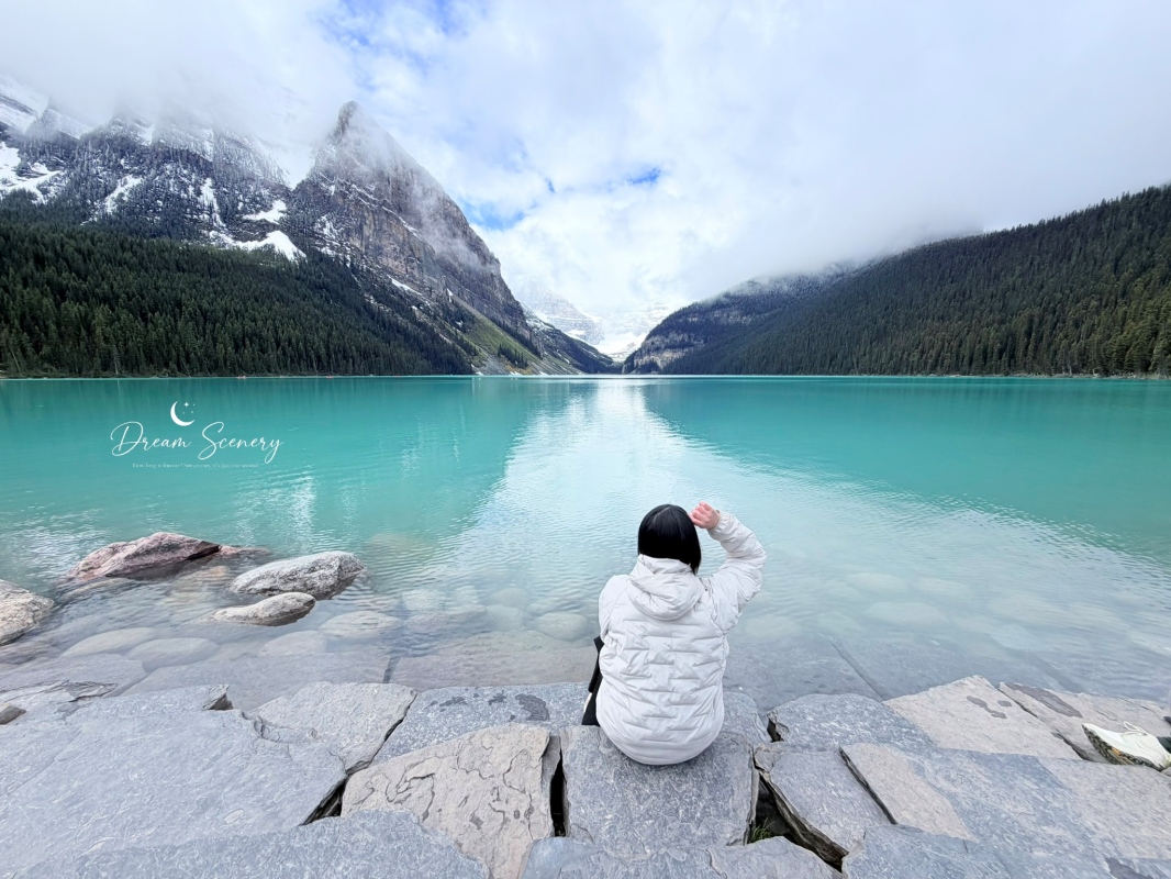 【加拿大-Banff】Fairmont Chateau Lake Louise湖畔散步｜在雪山與湖景之間享受片刻寧靜