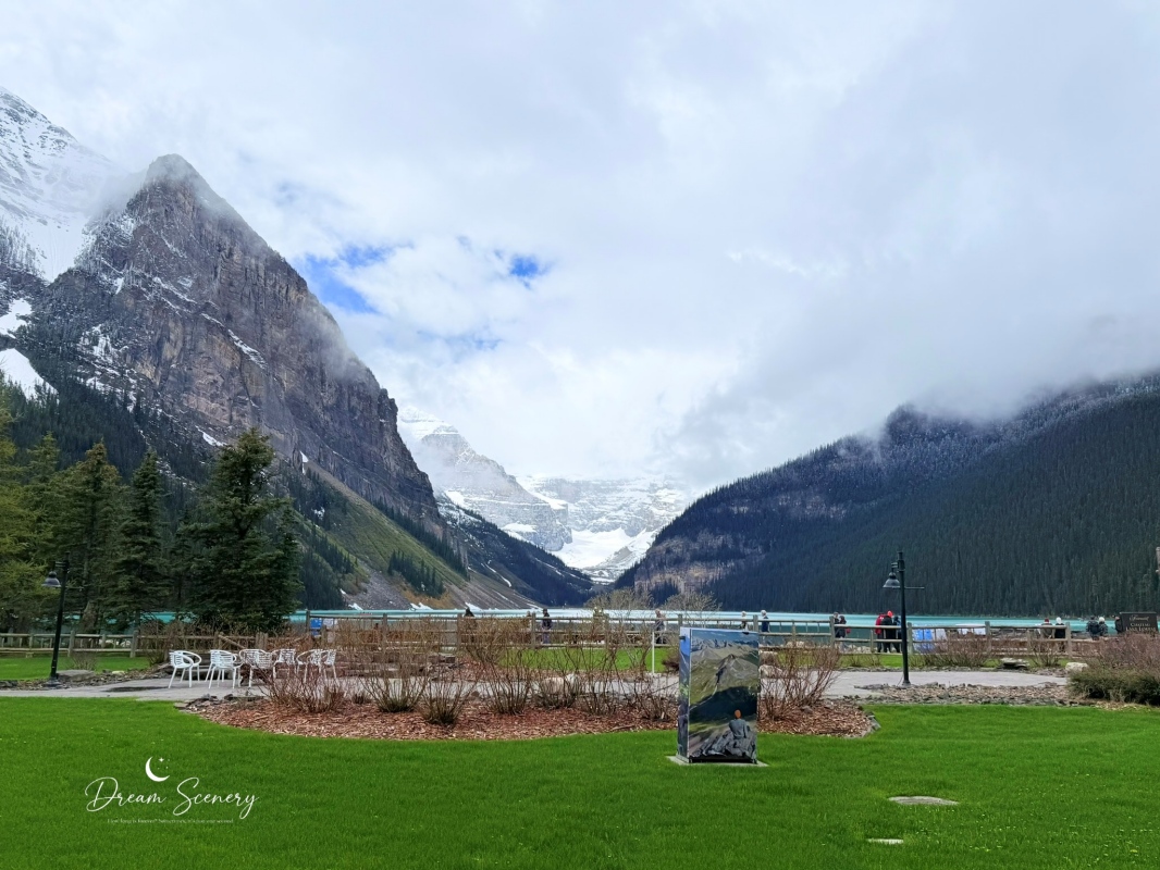 【加拿大-Banff】Fairmont Chateau Lake Louise湖畔散步｜在雪山與湖景之間享受片刻寧靜