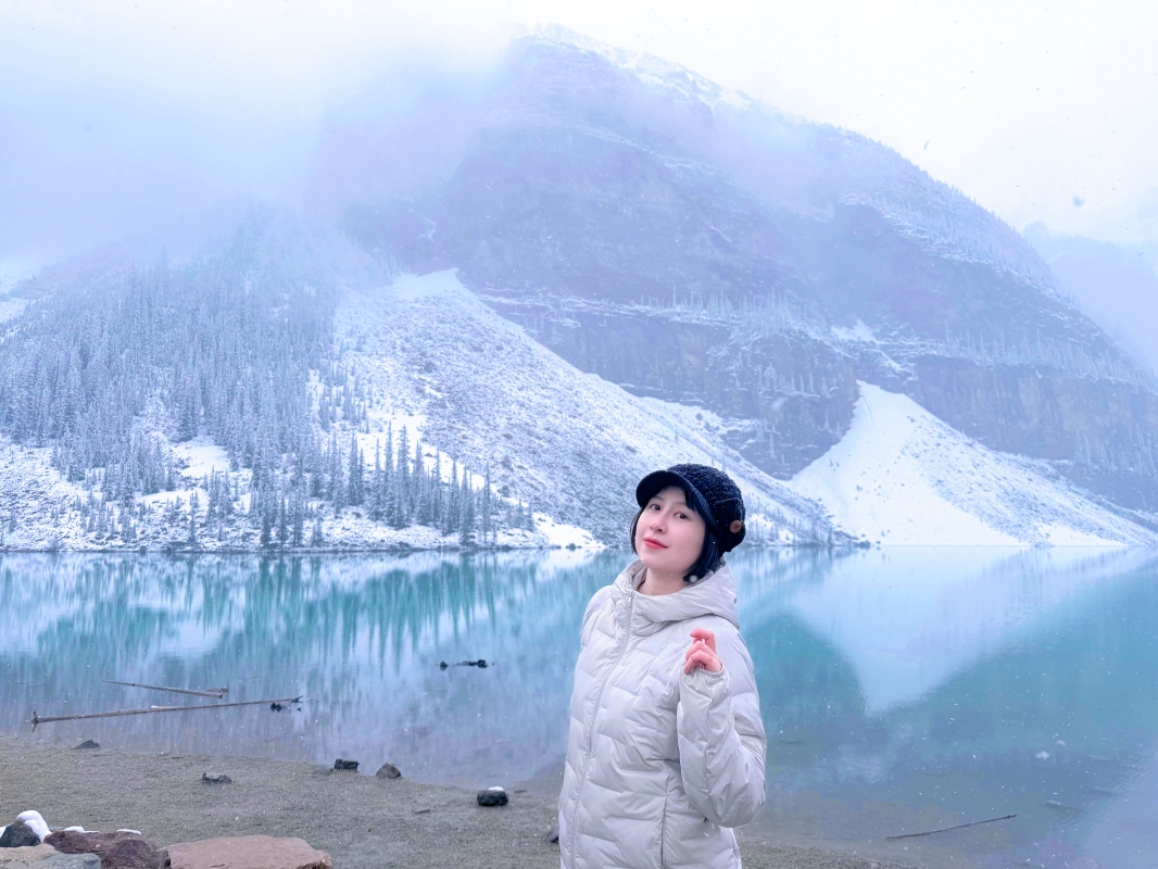 【加拿大-Banff】Moraine Lake夢蓮湖｜夏季遇上大雪與陽光的美麗湖景