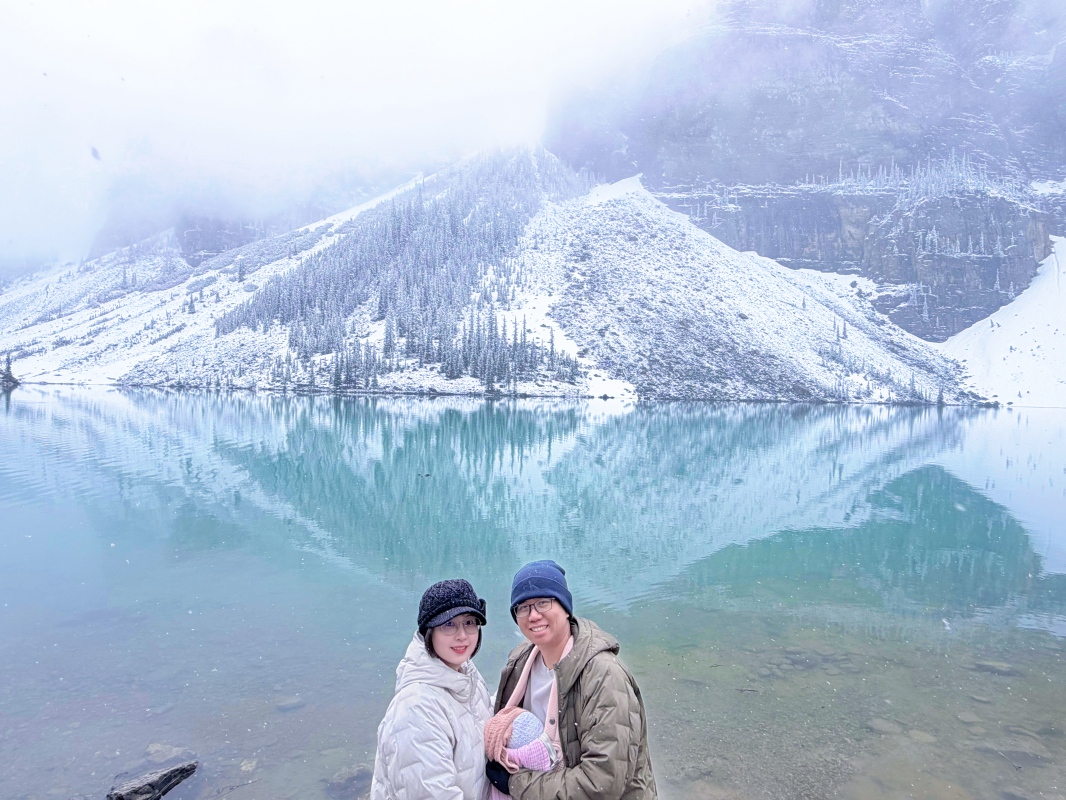 【加拿大-Banff】Moraine Lake夢蓮湖｜夏季遇上大雪與陽光的美麗湖景