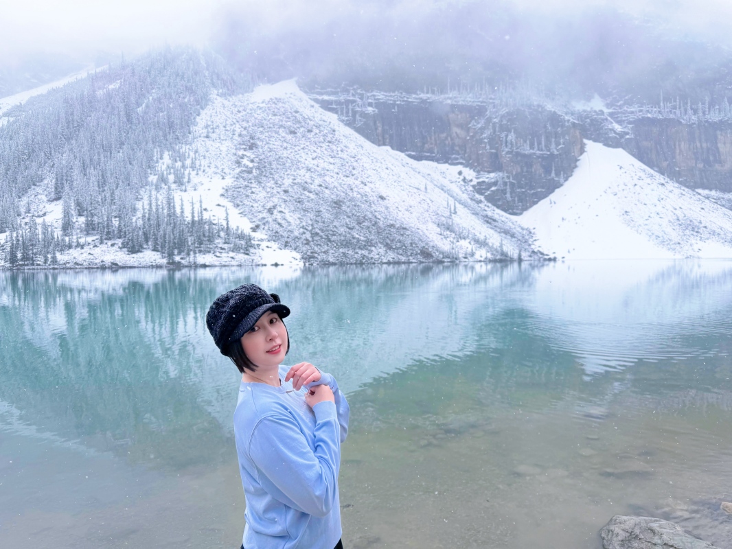 【加拿大-Banff】Moraine Lake夢蓮湖｜夏季遇上大雪與陽光的美麗湖景