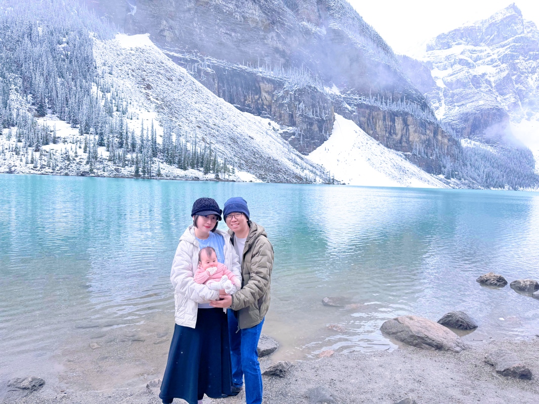 【加拿大-Banff】Moraine Lake夢蓮湖｜夏季遇上大雪與陽光的美麗湖景