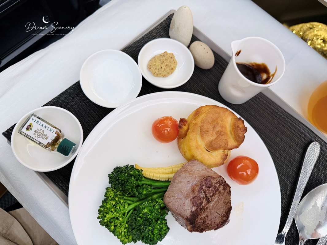 【美國-鳳凰城天港國際機場】STARLUX Airlines 星宇航空商務艙開箱|第一次帶寶寶搭長程飛機,鳳凰城直飛台灣 16 小時完整體驗 - 第17張圖 【美國-鳳凰城天港國際機場】STARLUX Airlines 星宇航空商務艙開箱|第一次帶寶寶搭長程飛機,鳳凰城直飛台灣 16 小時完整體驗