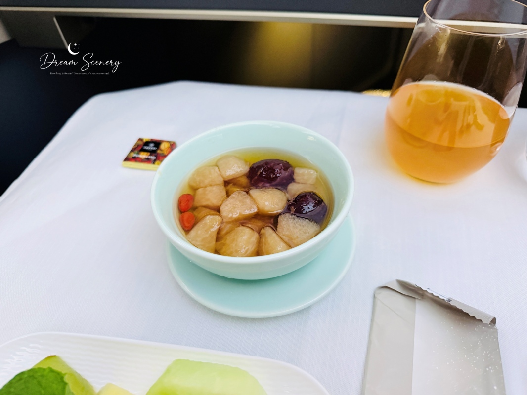【美國-鳳凰城天港國際機場】STARLUX Airlines 星宇航空商務艙開箱|第一次帶寶寶搭長程飛機,鳳凰城直飛台灣 16 小時完整體驗 - 第18張圖 【美國-鳳凰城天港國際機場】STARLUX Airlines 星宇航空商務艙開箱|第一次帶寶寶搭長程飛機,鳳凰城直飛台灣 16 小時完整體驗