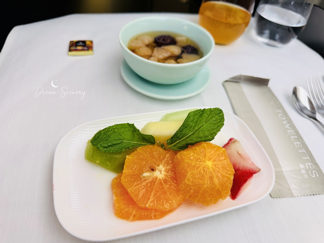 【美國-鳳凰城天港國際機場】STARLUX Airlines 星宇航空商務艙開箱|第一次帶寶寶搭長程飛機,鳳凰城直飛台灣 16 小時完整體驗 - 第19張圖 【美國-鳳凰城天港國際機場】STARLUX Airlines 星宇航空商務艙開箱|第一次帶寶寶搭長程飛機,鳳凰城直飛台灣 16 小時完整體驗