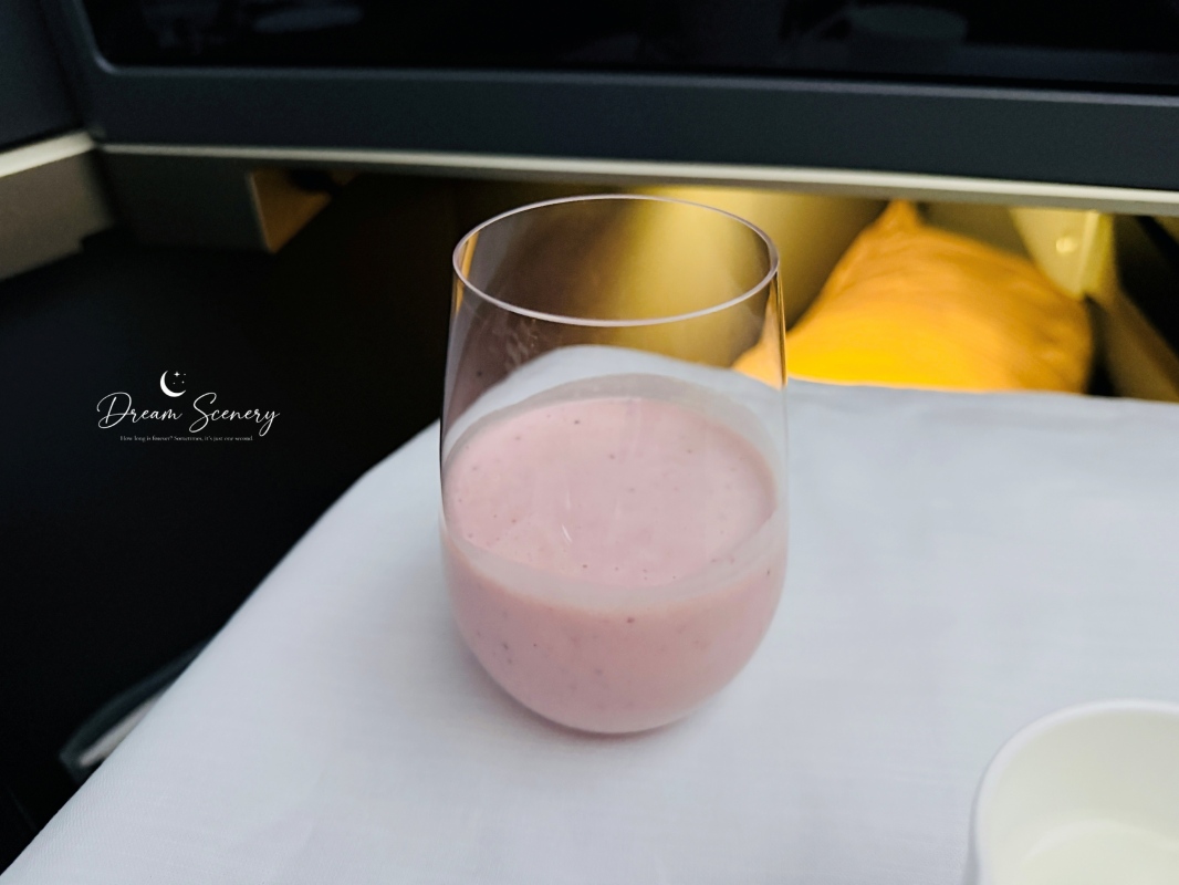 【美國-鳳凰城天港國際機場】STARLUX Airlines 星宇航空商務艙開箱|第一次帶寶寶搭長程飛機,鳳凰城直飛台灣 16 小時完整體驗 - 第31張圖 【美國-鳳凰城天港國際機場】STARLUX Airlines 星宇航空商務艙開箱|第一次帶寶寶搭長程飛機,鳳凰城直飛台灣 16 小時完整體驗