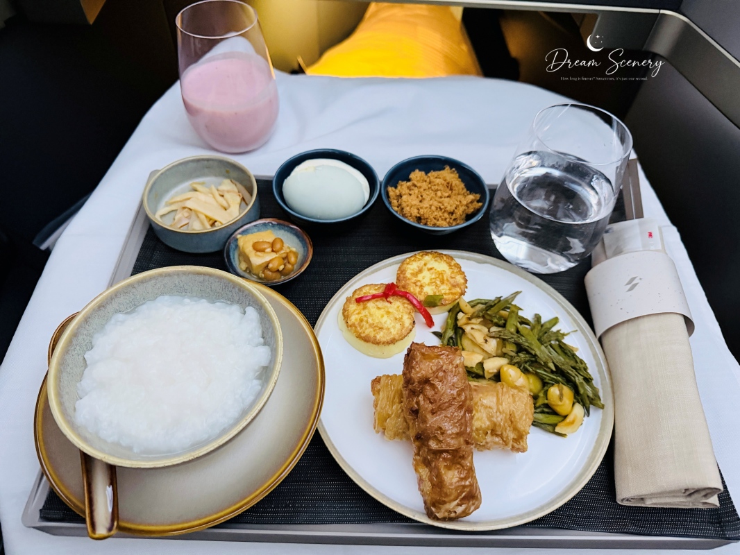 【美國-鳳凰城天港國際機場】STARLUX Airlines 星宇航空商務艙開箱|第一次帶寶寶搭長程飛機,鳳凰城直飛台灣 16 小時完整體驗 - 第26張圖 【美國-鳳凰城天港國際機場】STARLUX Airlines 星宇航空商務艙開箱|第一次帶寶寶搭長程飛機,鳳凰城直飛台灣 16 小時完整體驗
