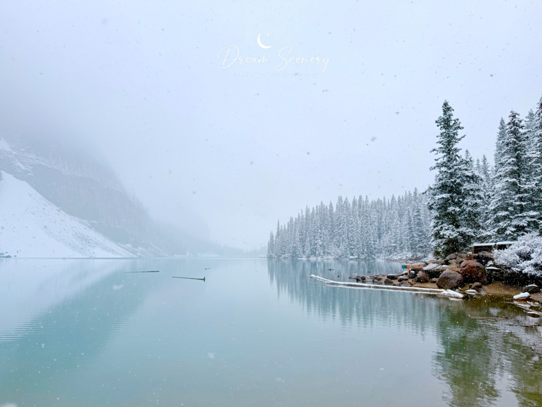 【加拿大-Banff】Moraine Lake夢蓮湖｜夏季遇上大雪與陽光的美麗湖景