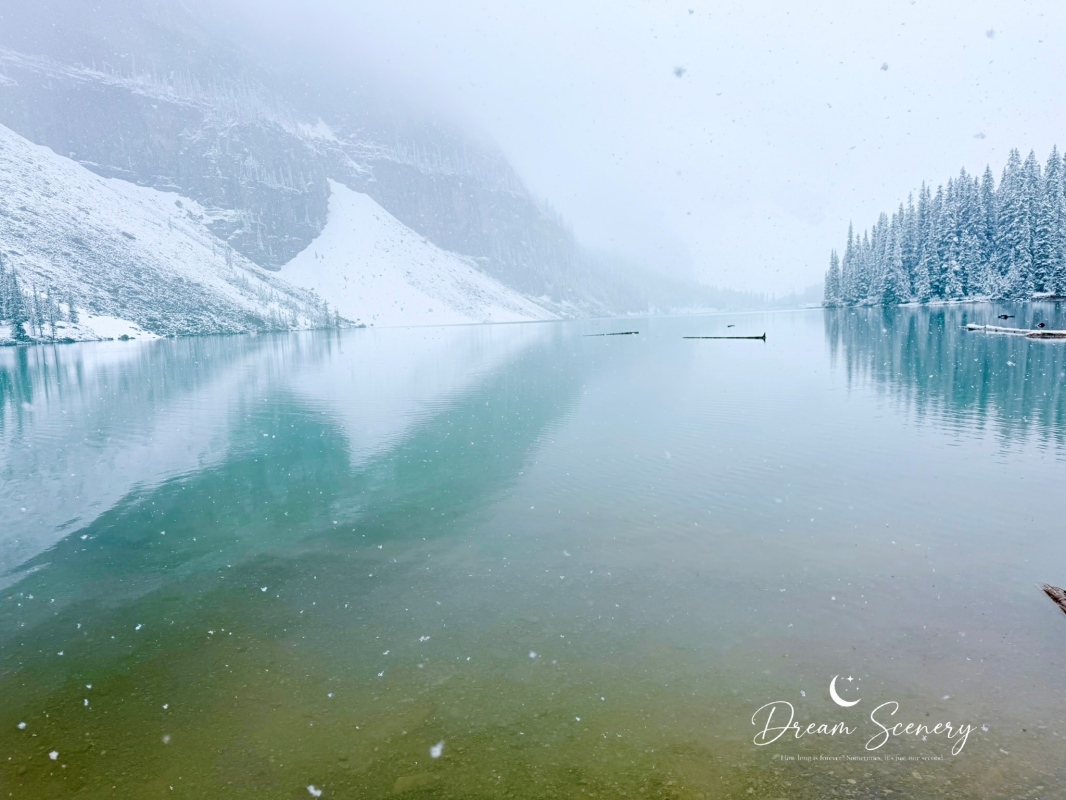 【加拿大-Banff】Moraine Lake夢蓮湖｜夏季遇上大雪與陽光的美麗湖景