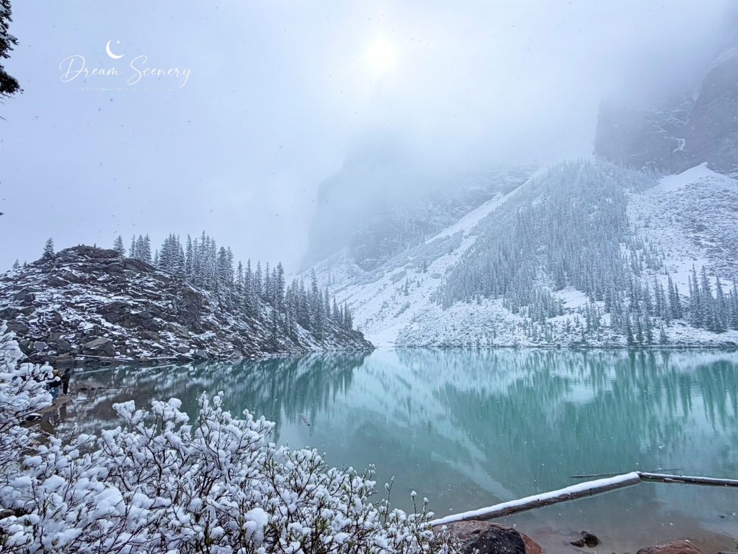 【加拿大-Banff】Moraine Lake夢蓮湖｜夏季遇上大雪與陽光的美麗湖景